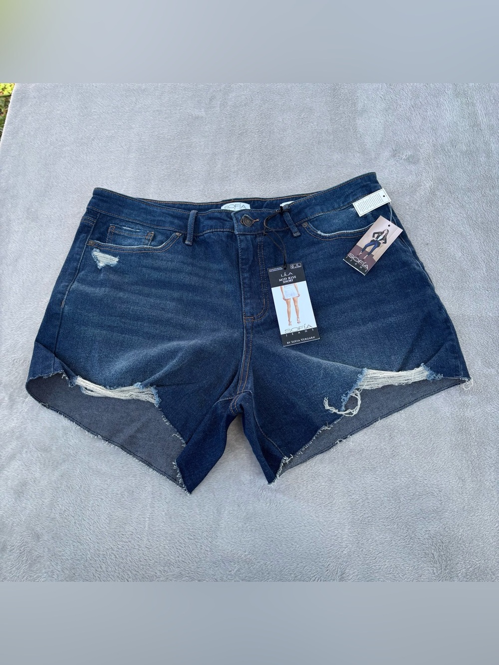 NEW NWT Sofia Vergara Mid Rise Easy Shorts Destruction Hem Dark Wash Size 16